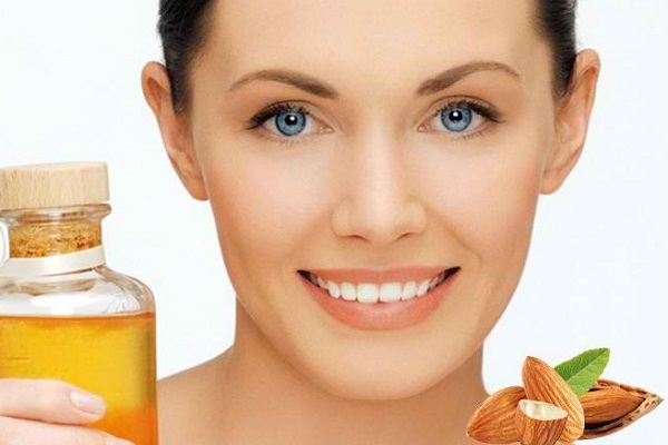 ماسک خانگی عسل و روغن نارگیل روی لبها