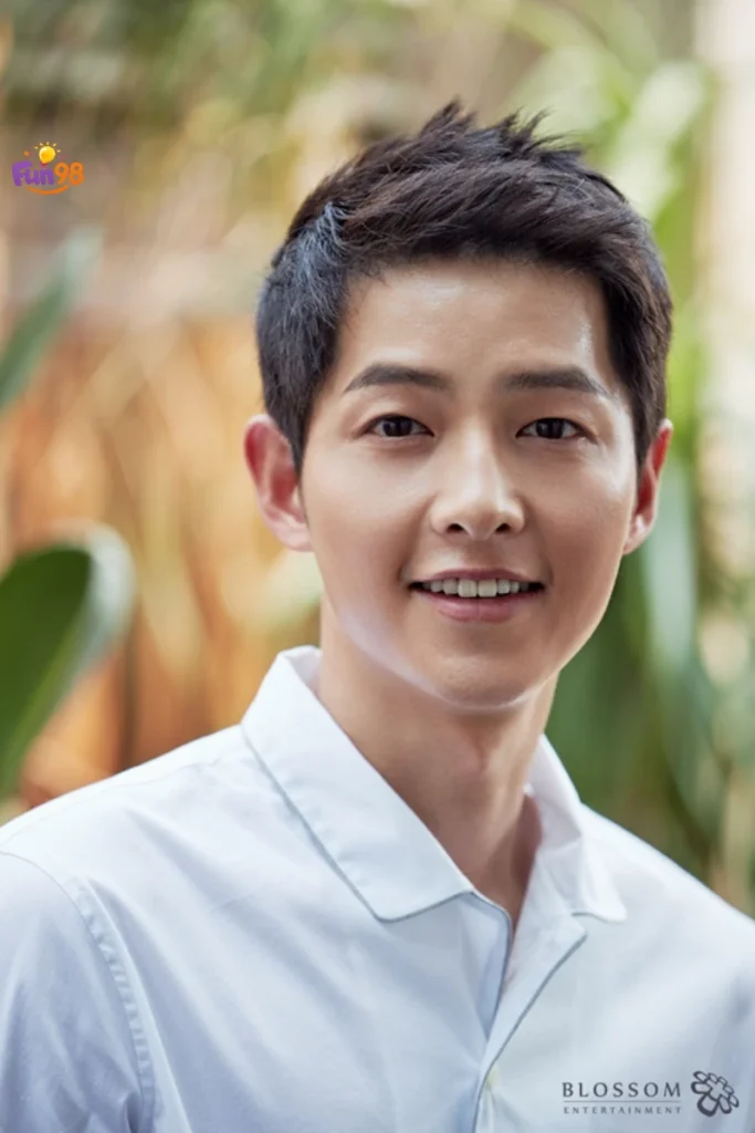 سونگ جونگ کی (Song Joong-ki) در نقش یو شی جین (Yoo Shi-jin) - سریال نسل خورشید