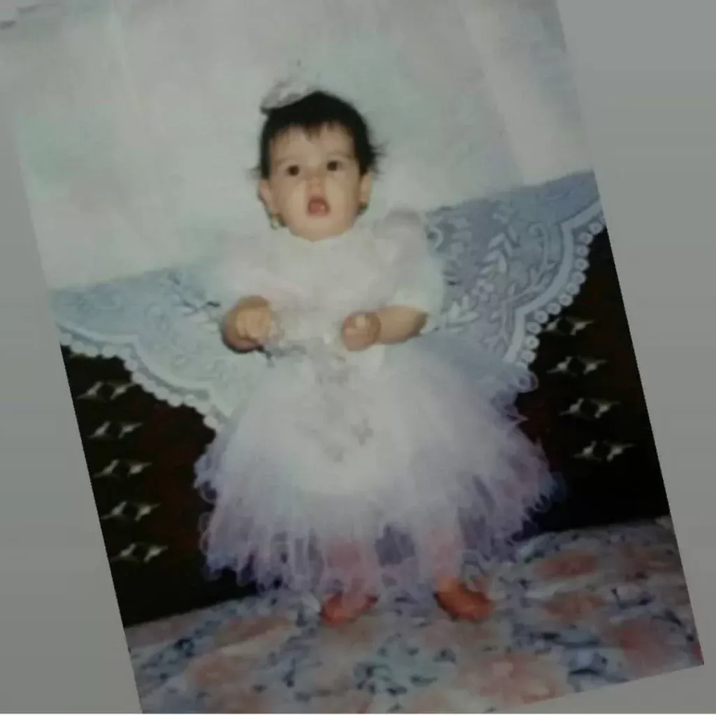 عکس کودکی غزاله اکرمی